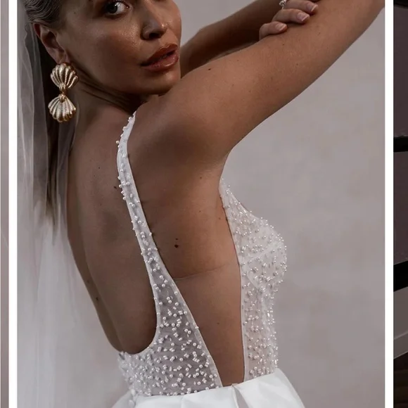 V. Chapman White Wedding Dress - Picture 4 of 9